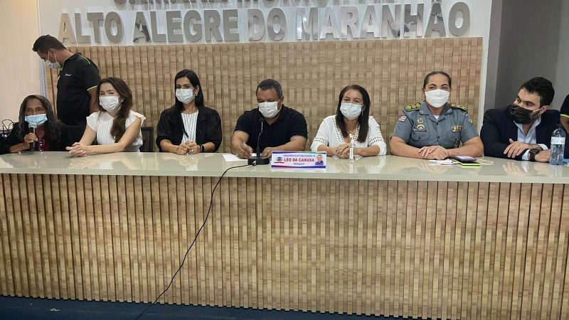 Prefeita Nilsilene do Liorne participa da reunião para uma formação da Rede Socioassistencial do município