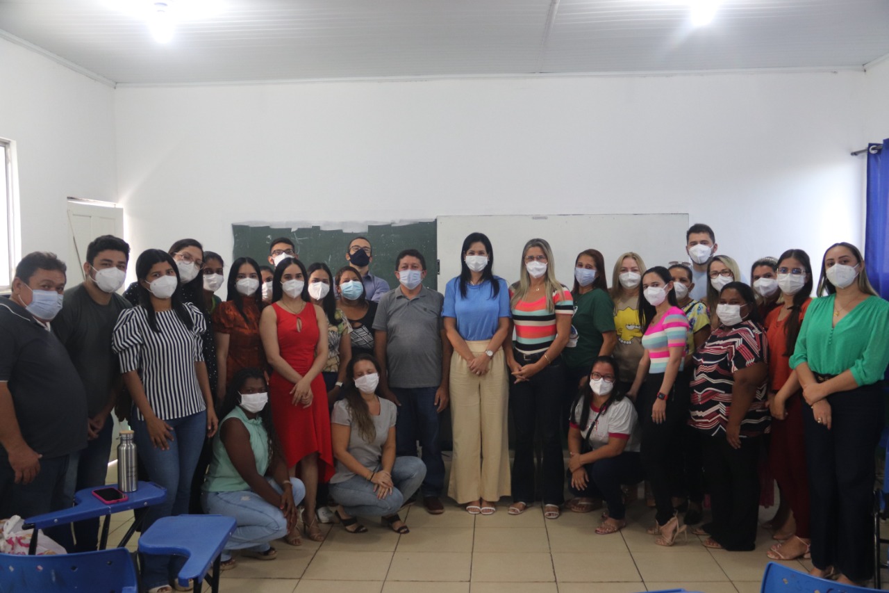 A prefeita Nilsilene do Liorne reuniu-se com a saúde e guarda municipal para juntos traçar medidas efetivas de combate a disseminação do coronavírus no município de Alto Alegre do Maranhão.